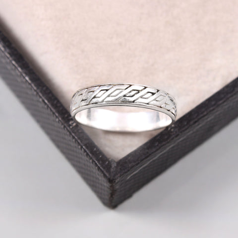 Elegant 925 Sterling Silver Band for Men & Women – Timeless Unisex Ring