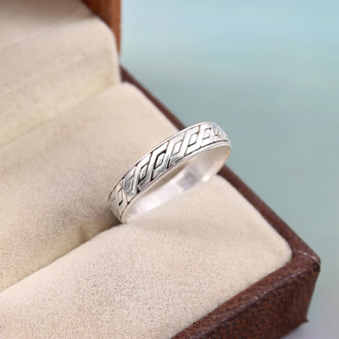 Elegant 925 Sterling Silver Band for Men & Women – Timeless Unisex Ring